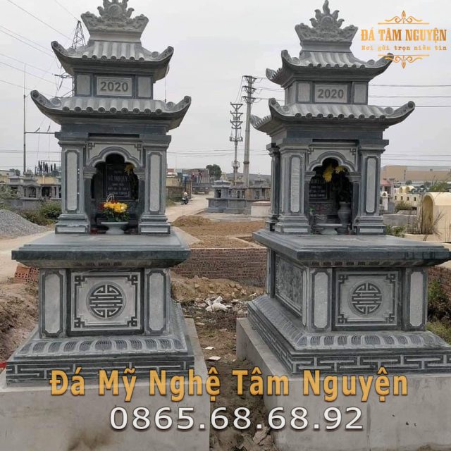 Mộ đá xanh rêu hai tầng mái