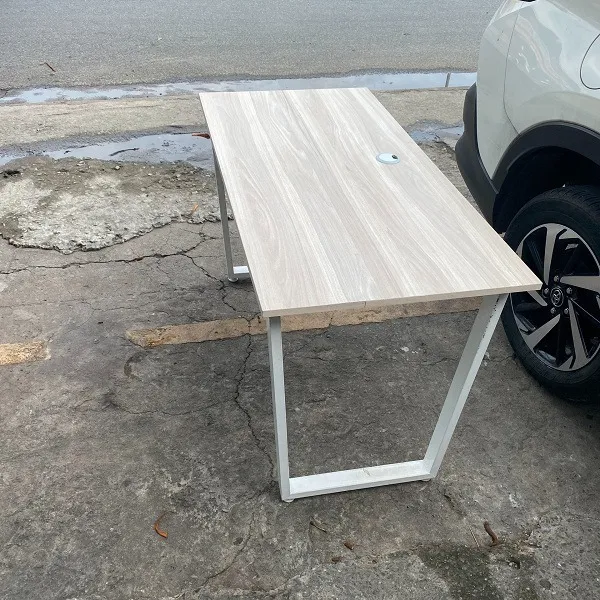 Bàn Làm Việc Chân Sắt Chữ U 1m2 Sơn Tĩnh Điện - BLVVP63