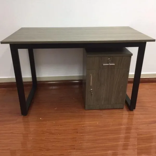 Bàn Làm Việc Văn Phòng Chân Sắt Kèm Hộc Tủ - BLVVP61