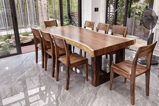 Ảnh 1: Mẫu bàn ăn từ gỗ tự nhiên