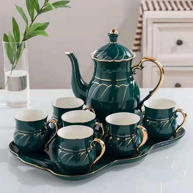Ảnh 2: Bộ ấm chén tạo điểm nhấn nổi bật cho chiếc bàn uống nước