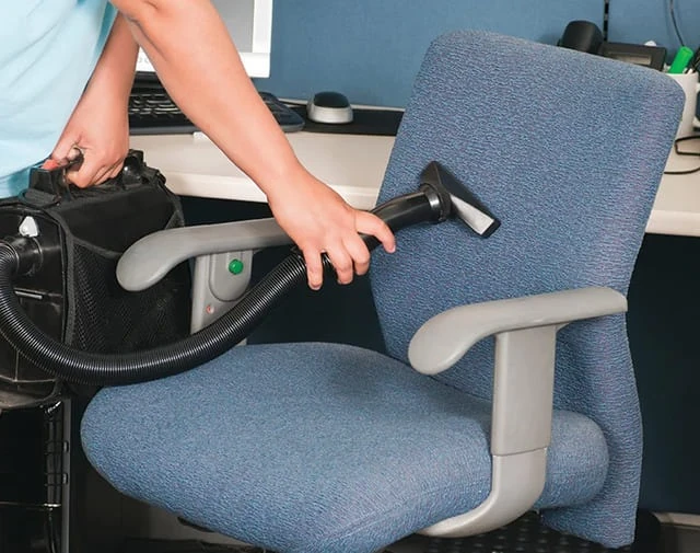 Bạn nên vệ sinh ghế văn phòng thường xuyên