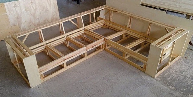 Đóng khung ghế sofa cẩn thận
