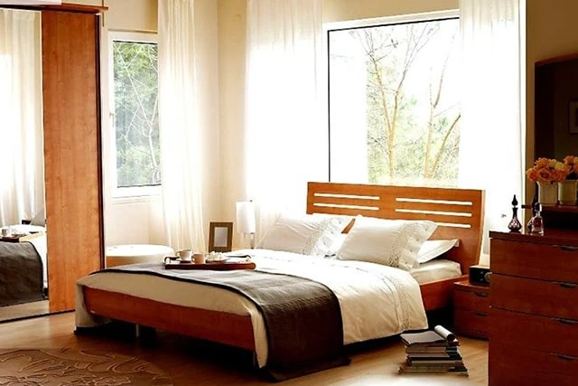 Không nên kê giường ngủ đối diện cửa sổ