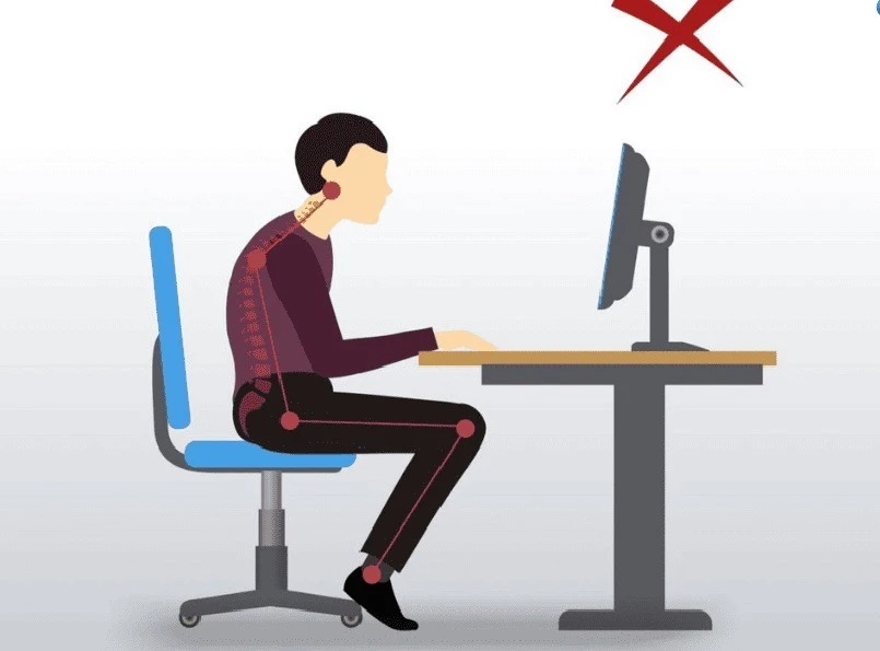 Không nên ngồi gù lưng và sụp phần vai xuống