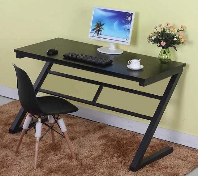 Thực hiện nối phần khung với phần mặt bàn làm việc