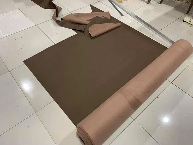 Tiến hành cắt da may áo bọc ghế sofa