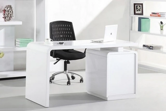 Chọn bàn làm việc cho nữ Giáp Tý cần cân nhắc về cả màu sắc, kiểu dáng và chất liệu