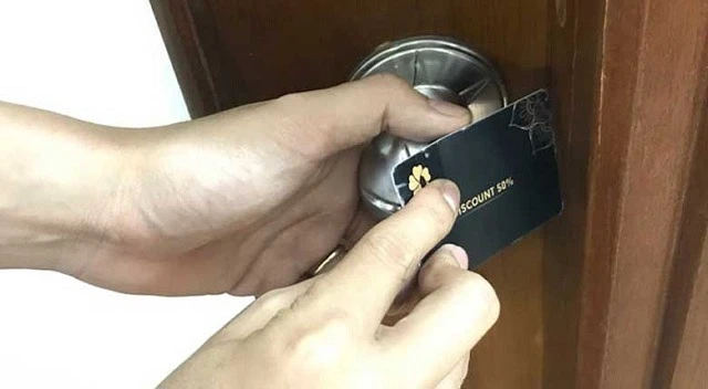 Thẻ ngân hàng, thẻ sim có thể sử dụng để mở khóa của nhanh chóng